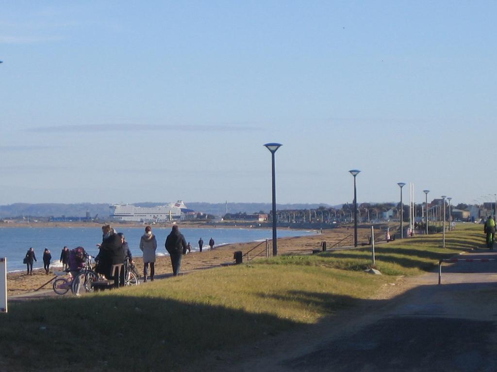 Le Canada Hermanville-sur-Mer Esterno foto