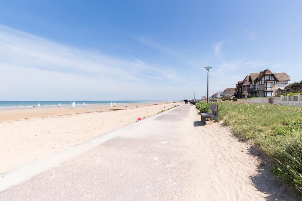 Le Canada Hermanville-sur-Mer Esterno foto