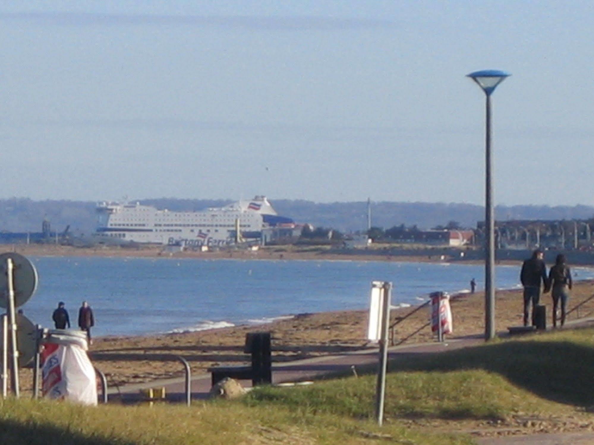 Le Canada Hermanville-sur-Mer Esterno foto